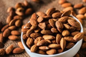 almond-nut-organic-1171555